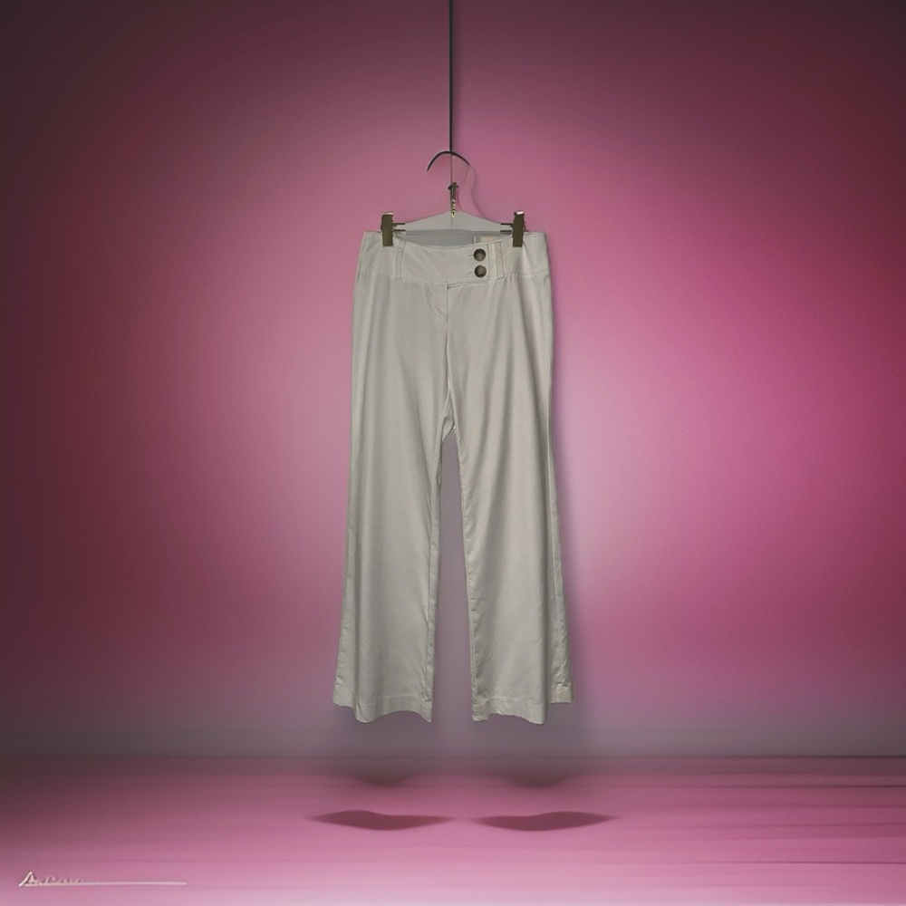Ann Taylor Lindsay style white pants with double button closure at waist size 6
